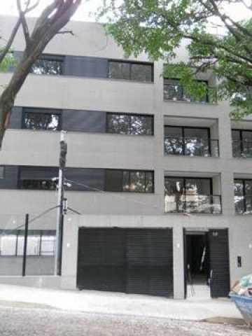 Prédio com fachadas aeradas em porcelanato